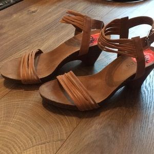 Leather brown heels 7 1/2